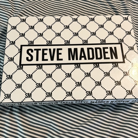 Brand new wallet and scarf set - Picture 2 of 3